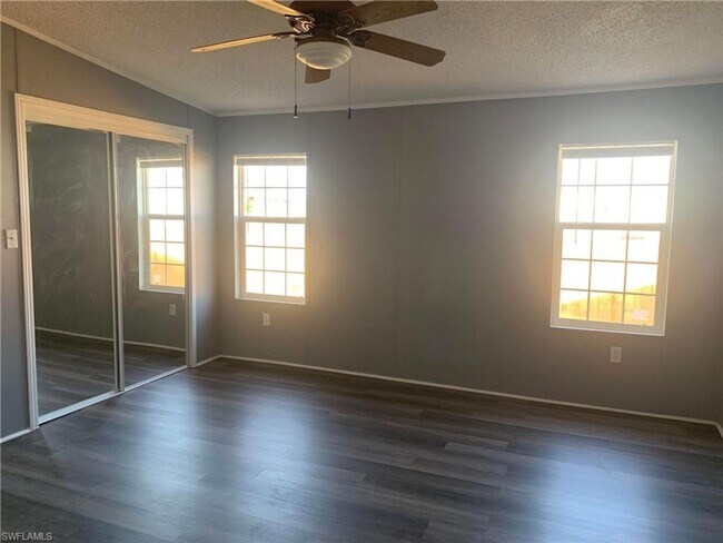 Building Photo - **FIRST MONTHS RENT FREE ** 3 Bedroom Wate...