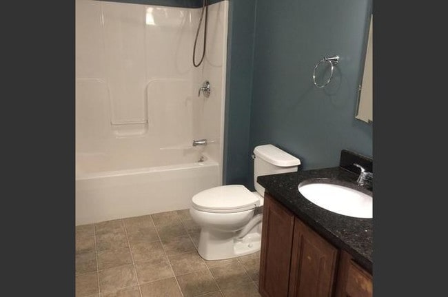 Full Bath - 41 Boston Rd