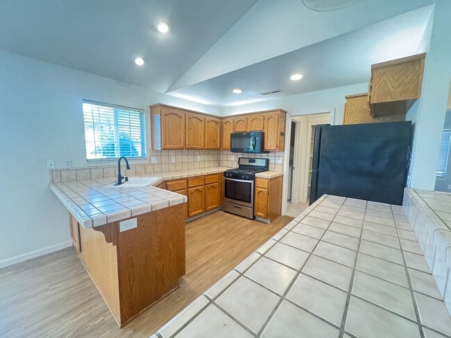 Foto del edificio - 3 bed 2 ba house in S. Yuba City