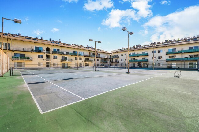 Foto del edificio - 5460 White Oak Ave