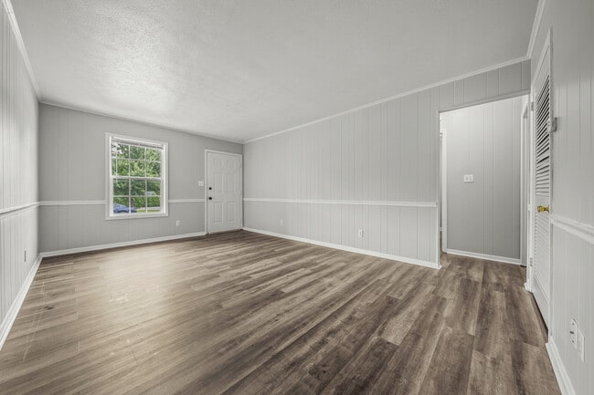 Building Photo - 627 Rice Cir