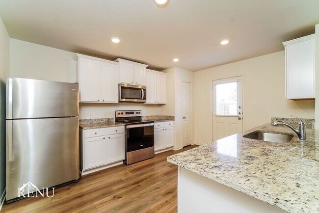 Foto del edificio - Now Available!