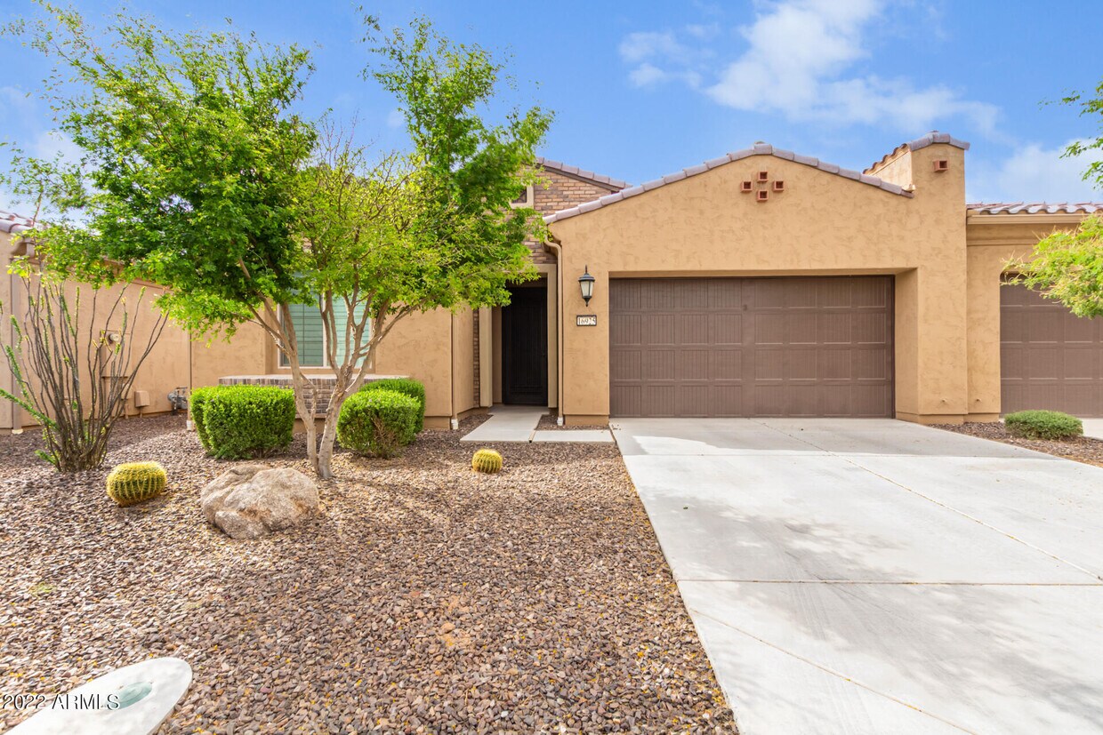 Foto principal - 16925 W Berkeley Ct