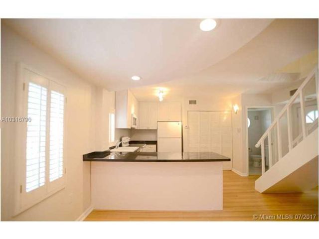 Foto del edificio - 3356 Bird Ave