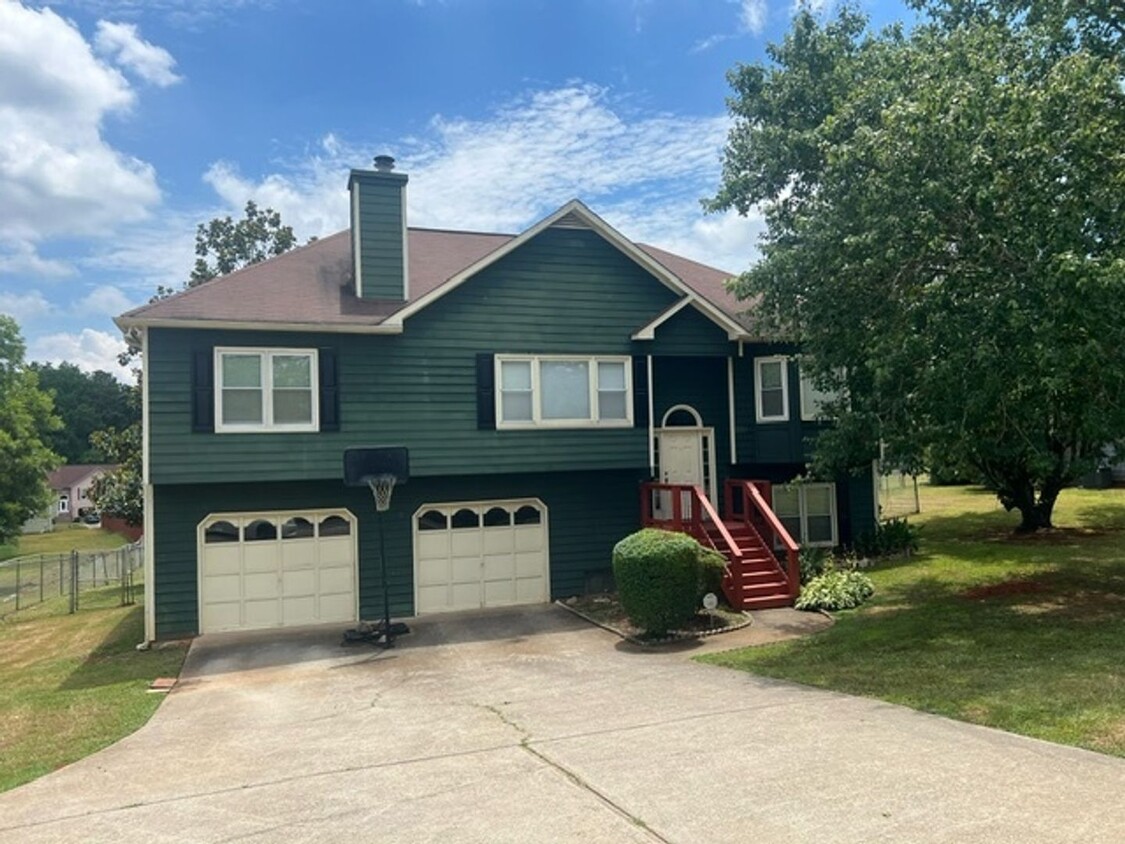 Primary Photo - Updated 4 Bedroom Single Family Home in Po...