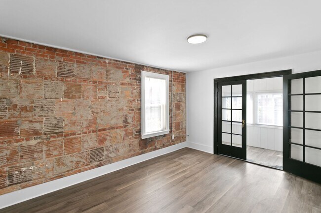 Foto del edificio - Third Floor Two Bedroom Unit Available