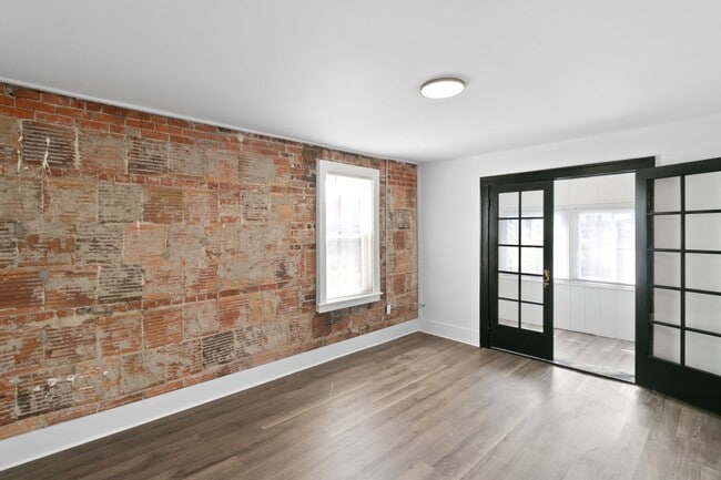 Building Photo - Third Floor Two Bedroom Unit Available
