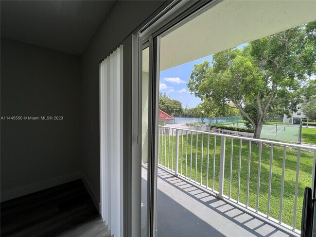 Foto del edificio - 8200 SW 210th St