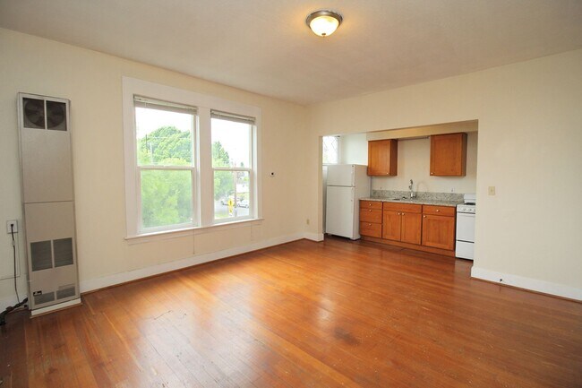 Building Photo - 8007-8015 N Denver Ave