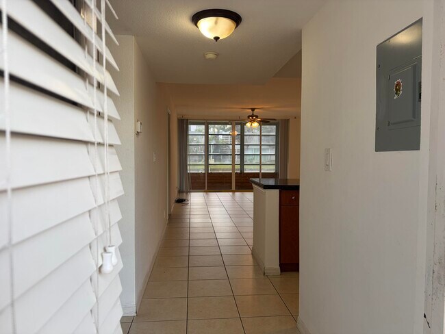 Foto del edificio - 8311 Sands Point Blvd