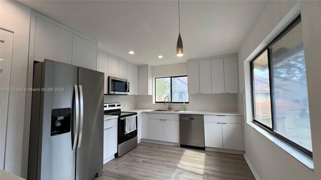 Building Photo - 5751 Coach House Cir