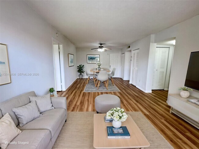 Foto del edificio - 8240 SW 210th St