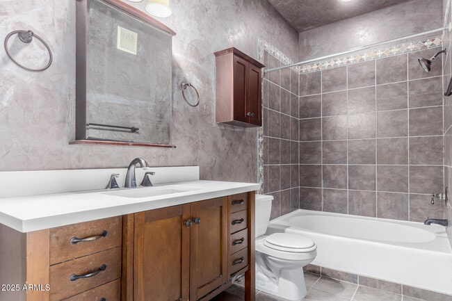 Building Photo - 2929 W Yorkshire Dr