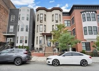 Primary Photo - 82 Manhattan Ave