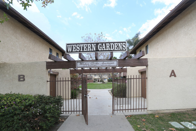 Building Photo - Western Garden Apartments