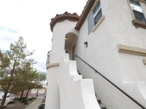 Building Photo - 50 Aura de Blanco St