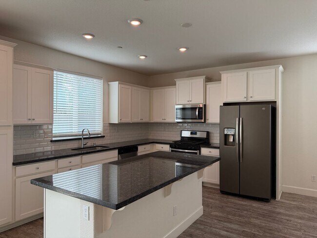 Foto del edificio - Spacious 4 Bedroom Home in Rocklin – 2,088 Sq Ft