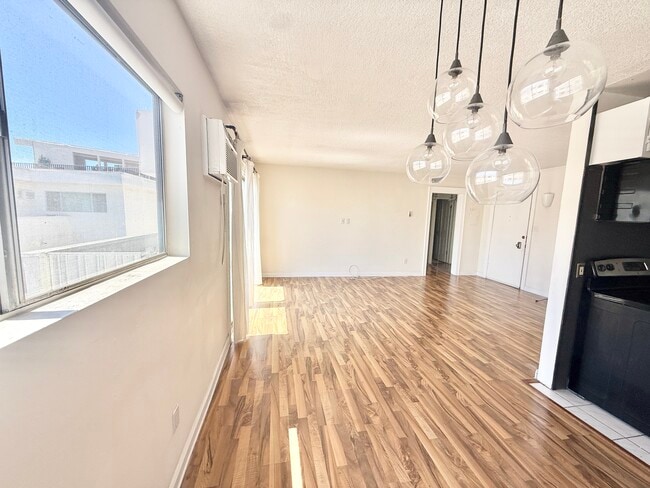 Building Photo - 960 Larrabee St