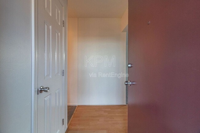 Building Photo - 713 San Francis Ave