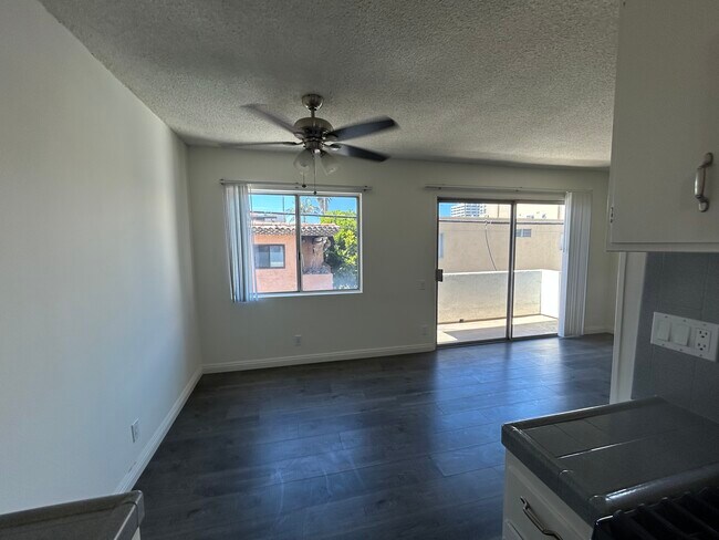 Foto del edificio - 1333 S Bundy Dr
