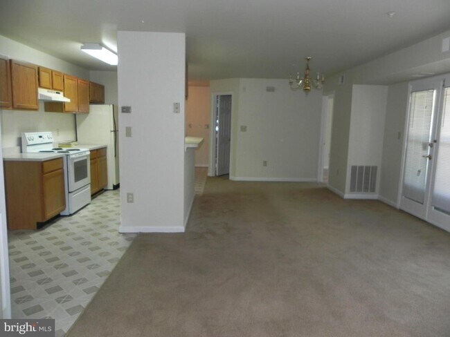 Foto del edificio - 9812 Lake Point Ct
