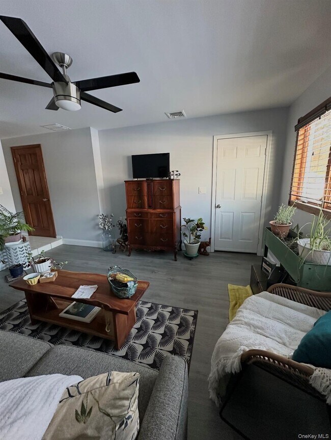 Foto del edificio - 119 Miramar Ave