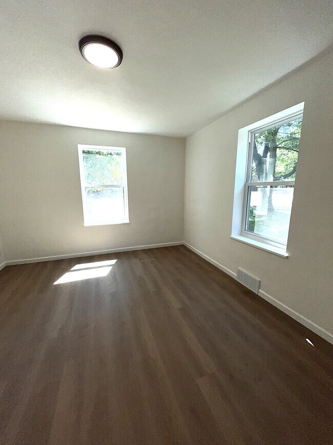 Foto del edificio - 3919 Jamieson Ave