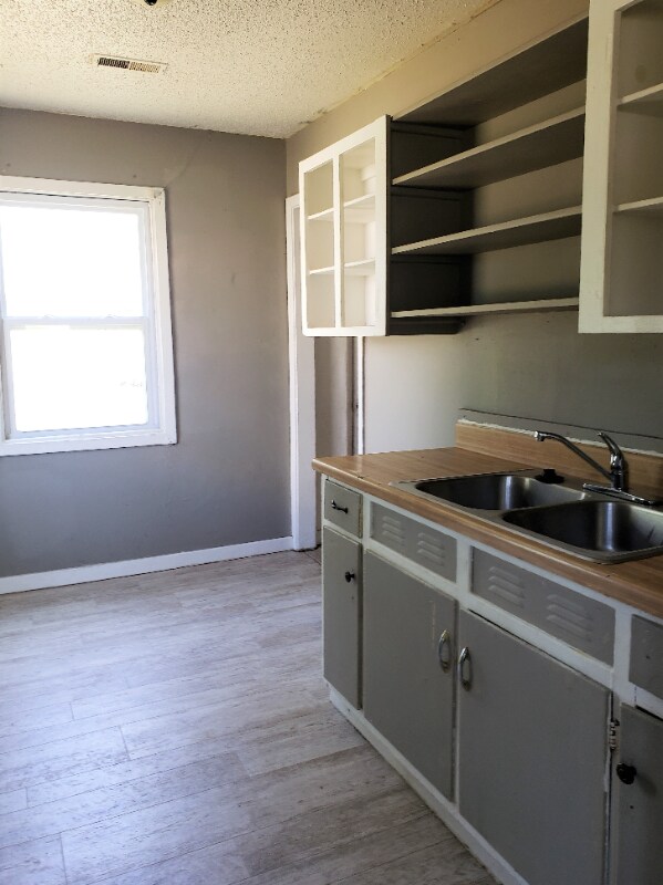 Foto del edificio - 4626 Hemlock Ave