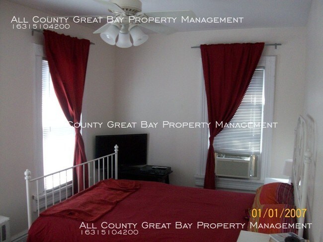 Building Photo - 2 Bedroom 2nd floor Floor Rental