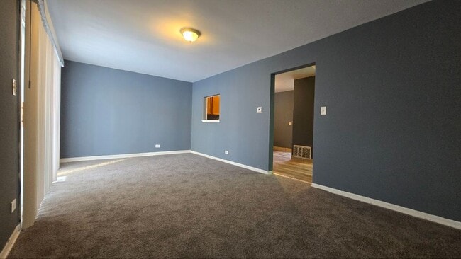 Foto del edificio - Spacious 3BR / 1.5BA Single-Family Home in Chicago – Available January 19