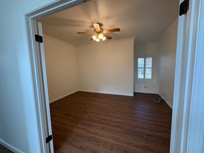 Foto del edificio - 697 Cromwell Ave