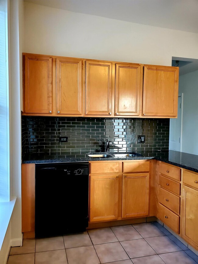 Foto del edificio - 859 N Wolcott Ave
