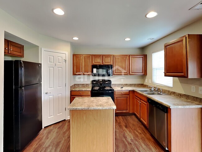 Building Photo - 1056 Countess Lane