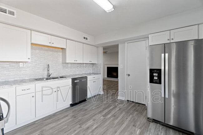 Building Photo - 5081 Holly Farms Dr