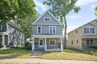 Building Photo - 2124 Fremont Ave N