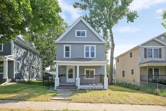 Building Photo - 2124 Fremont Ave N