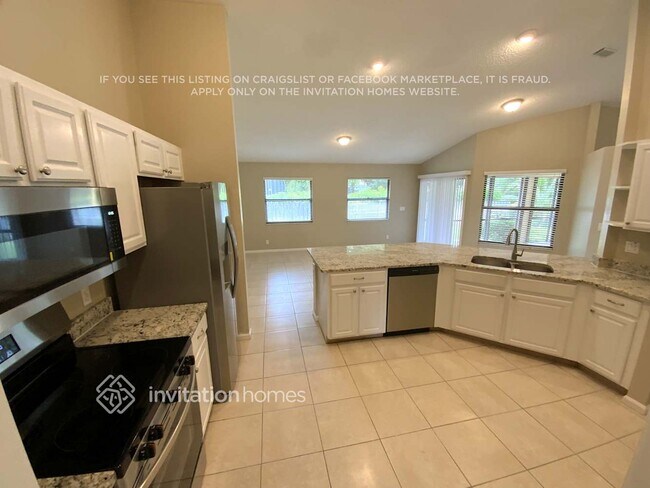 Building Photo - 102 Royal Ct