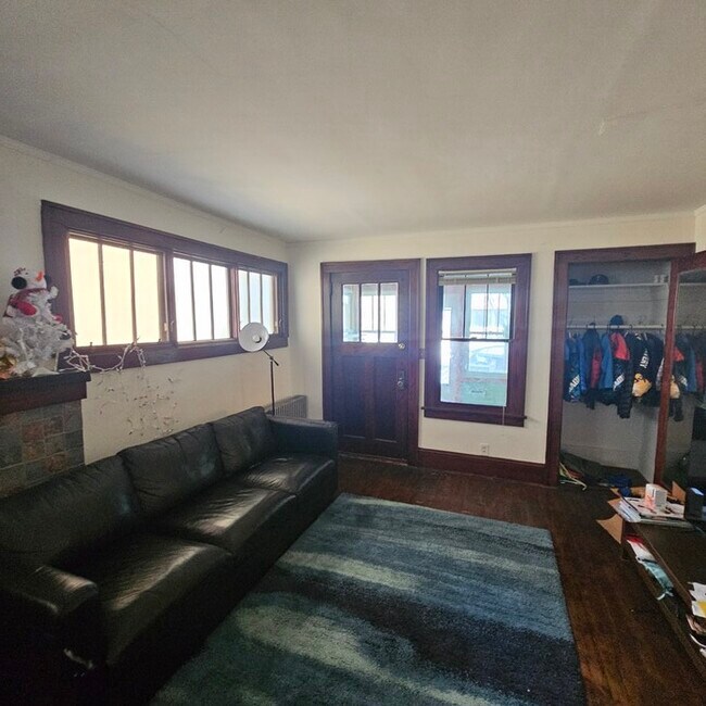 Foto del edificio - 956 Goodrich Ave
