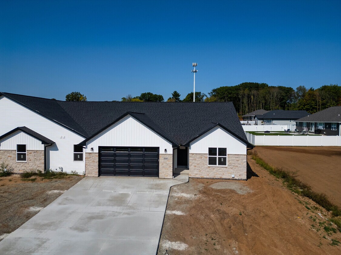 2587 Farmington Way, Suamico, WI 54313 Townhome Rentals in Suamico WI