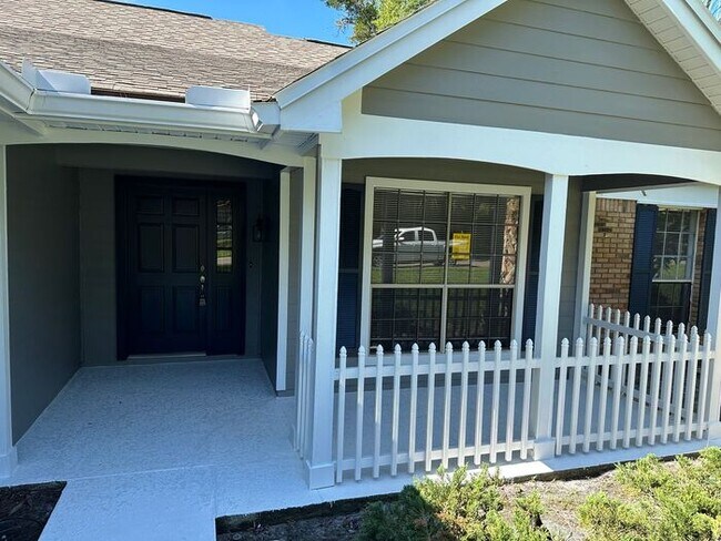 Building Photo - BEAUTIFUL 3 Bedroom/2 Bath Home with Water...