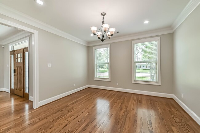 Building Photo - 1317 Chantilly Ln