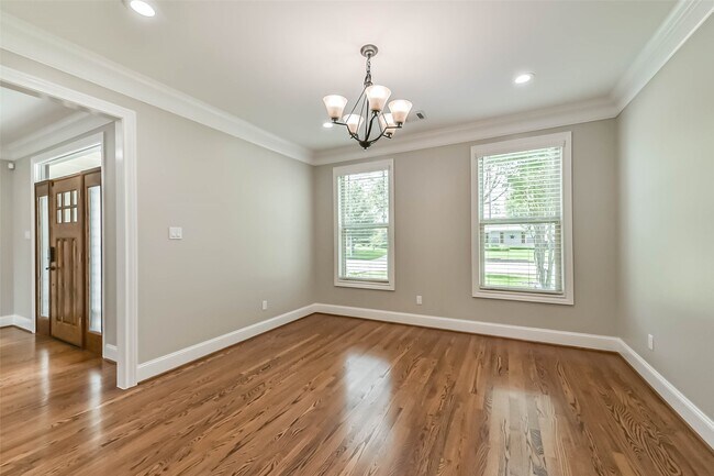 Foto del edificio - 1317 Chantilly Ln