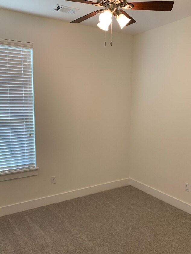 Foto principal - 2509 S Grand Blvd