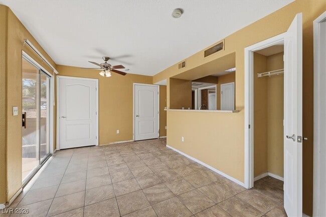 Foto del edificio - 2300 E Silverado Ranch Blvd