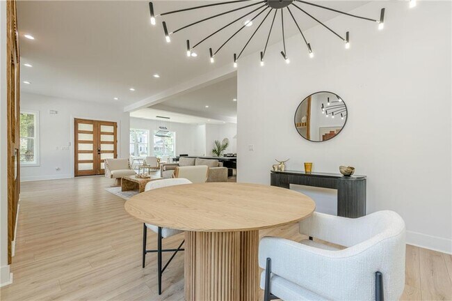 Foto del edificio - 34 Candler Rd NE