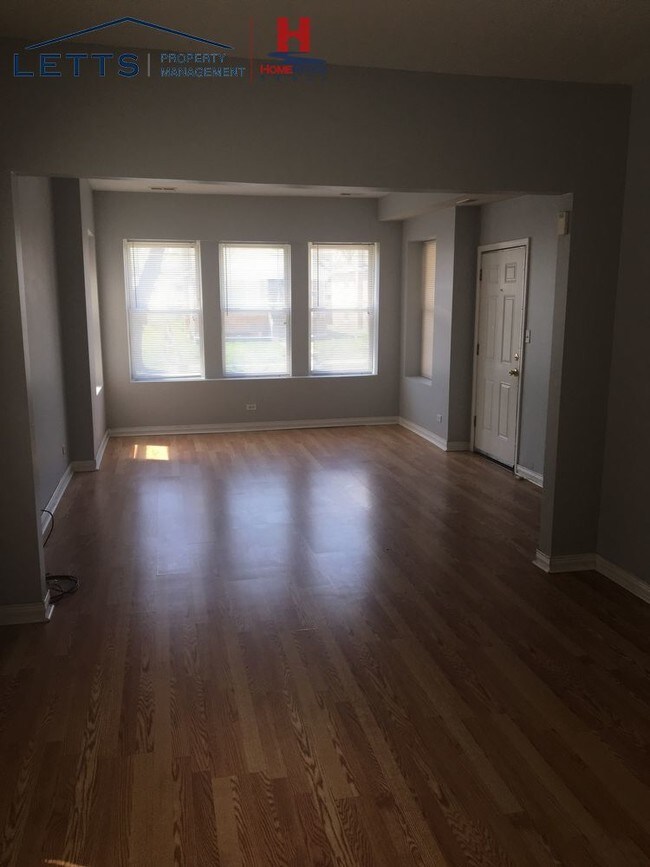Building Photo - Beautiful 2 Bedroom Apartment Available Now