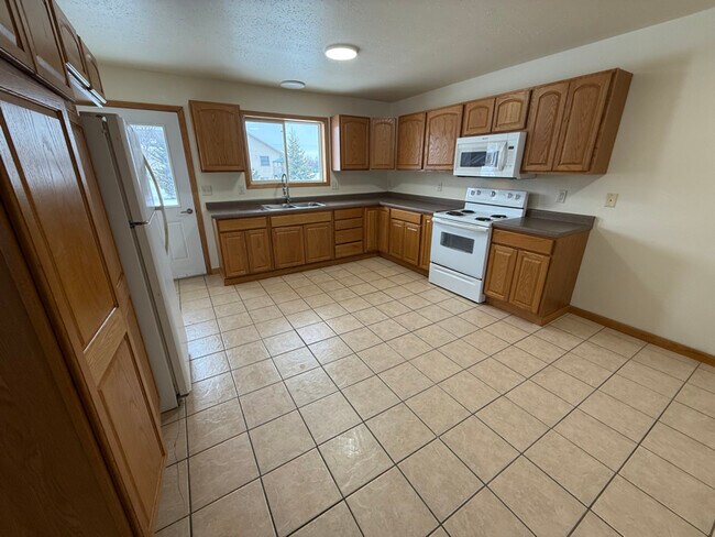 Building Photo - 503 W Prospect St