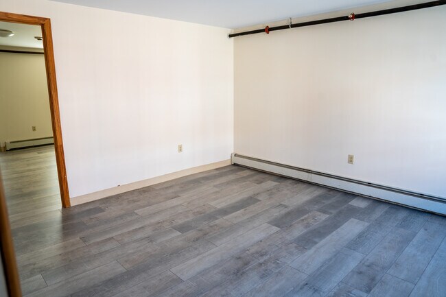 Dormitorio - 1267 Elm St