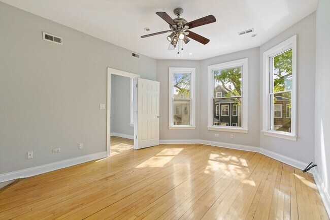 Foto del edificio - 2922 N Dawson Ave