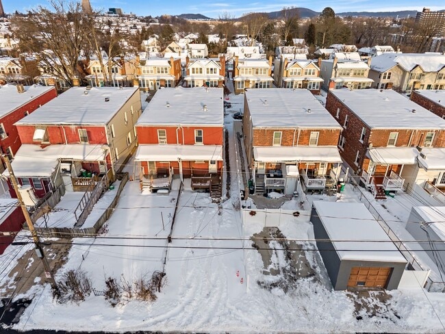 Building Photo - Warm & Welcoming, Move-In Ready West End Twin | 3 Bedroom 1 Bathroom